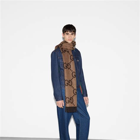 è figo uomo con sciarpa gucci|Sciarpa in cashmere GG jacquard .